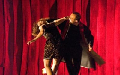 I due protagonisti nel mezzo della lotta / danza.